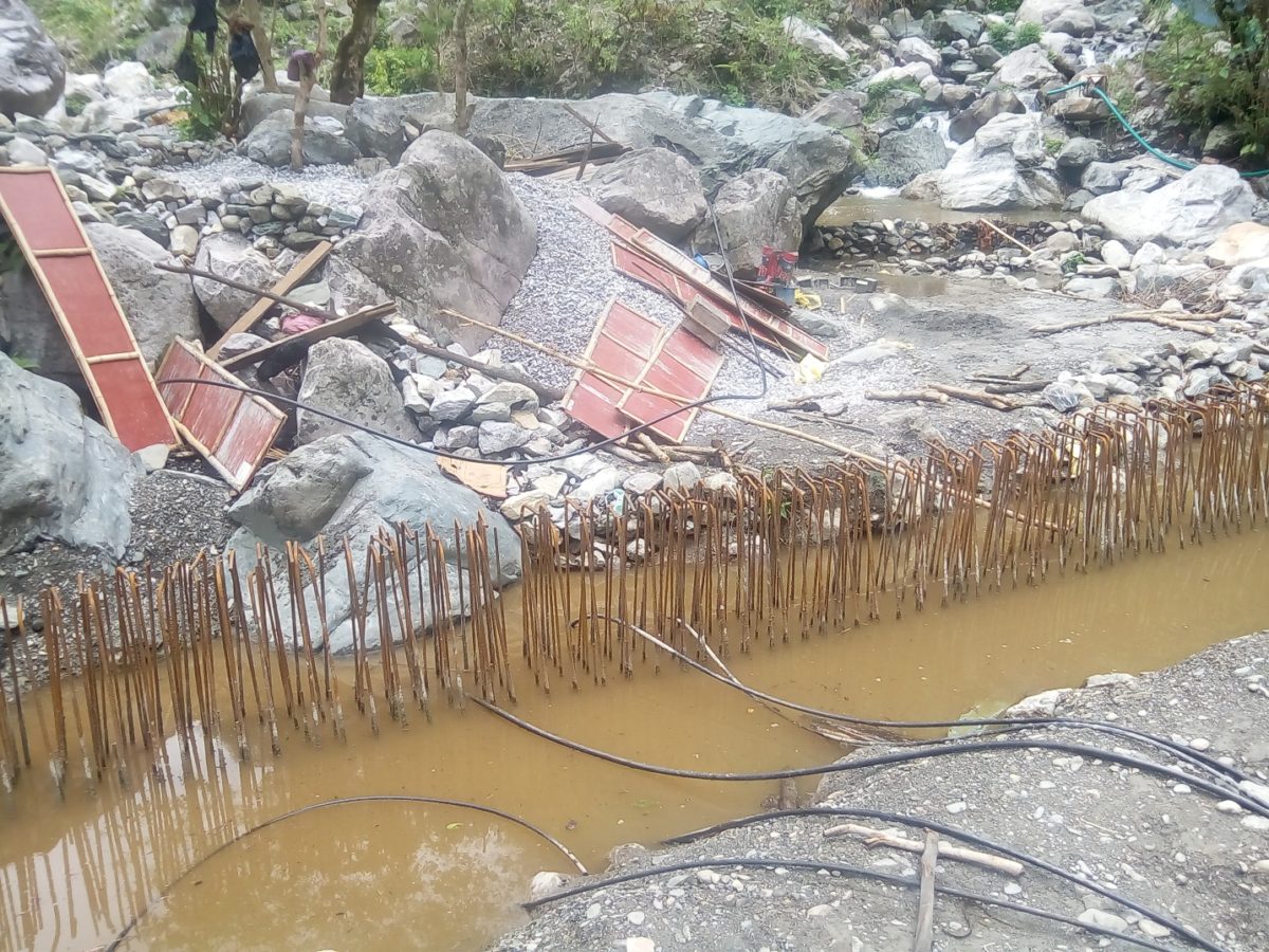 खरी र बोरीखोलाको पानी असारभित्र उपत्यकाका धारामा