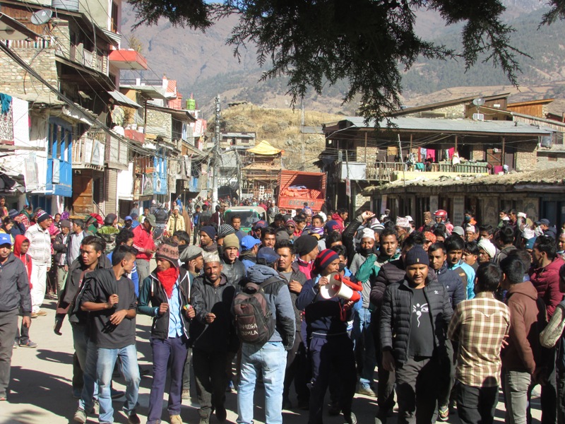 मुर्ती चोरी भएपछि प्रहरी प्रशासन विरुद्ध आन्दोलन