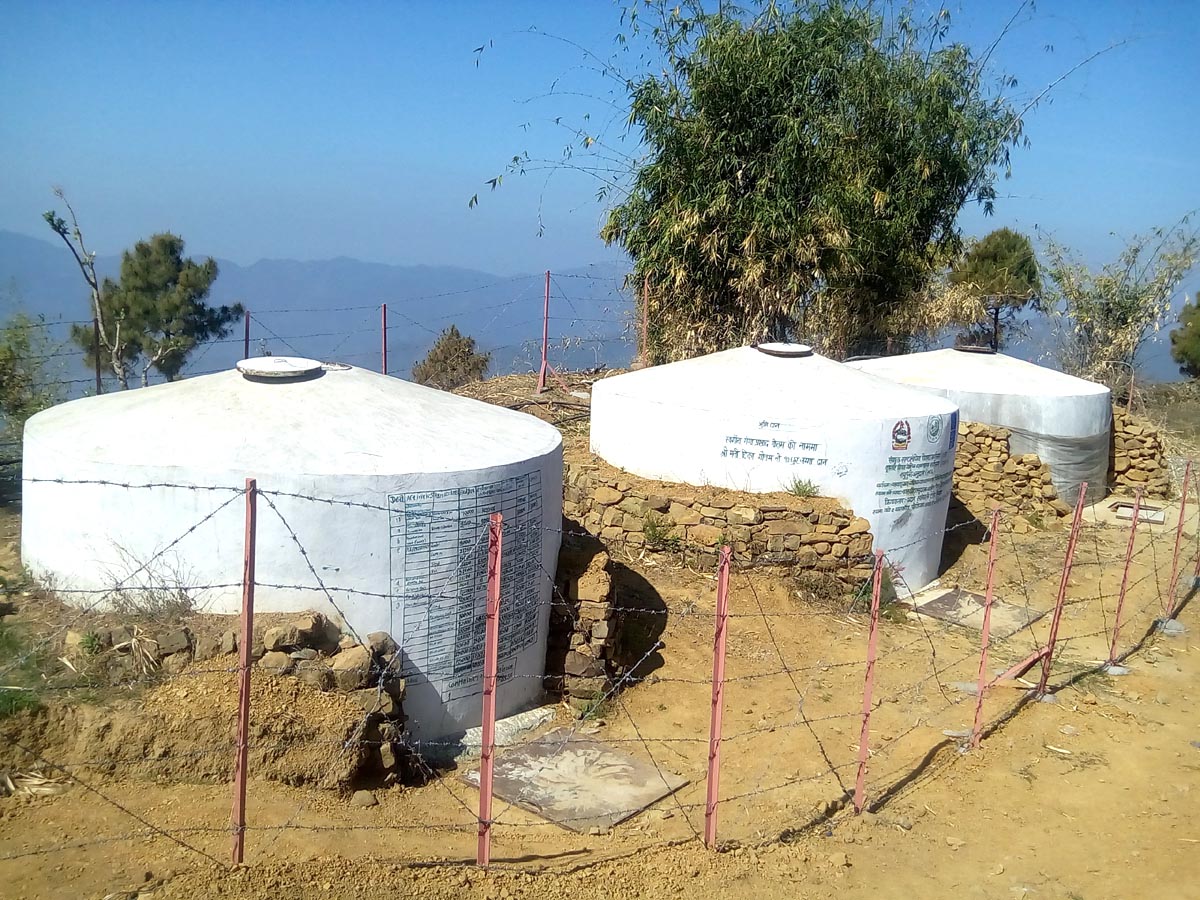 ‘गाग्री होइन, विकास बोक्दैछौं’