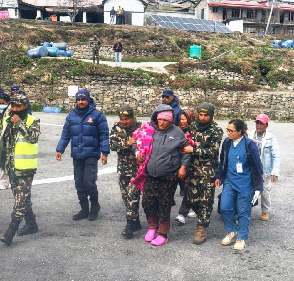 एम्बुलेन्स तोडफोड गर्ने तीन जना पक्राउ